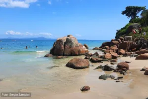 Ponta das Canas - Foto das pedras da costa direita